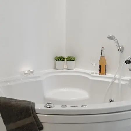 1048 بيت للعطل